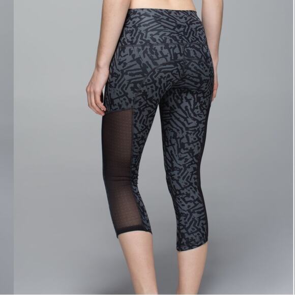 Lululemon Hot To Street Crop Leggings - Biggie Brushed Animal Coal Black 4 - Picture 8 of 8